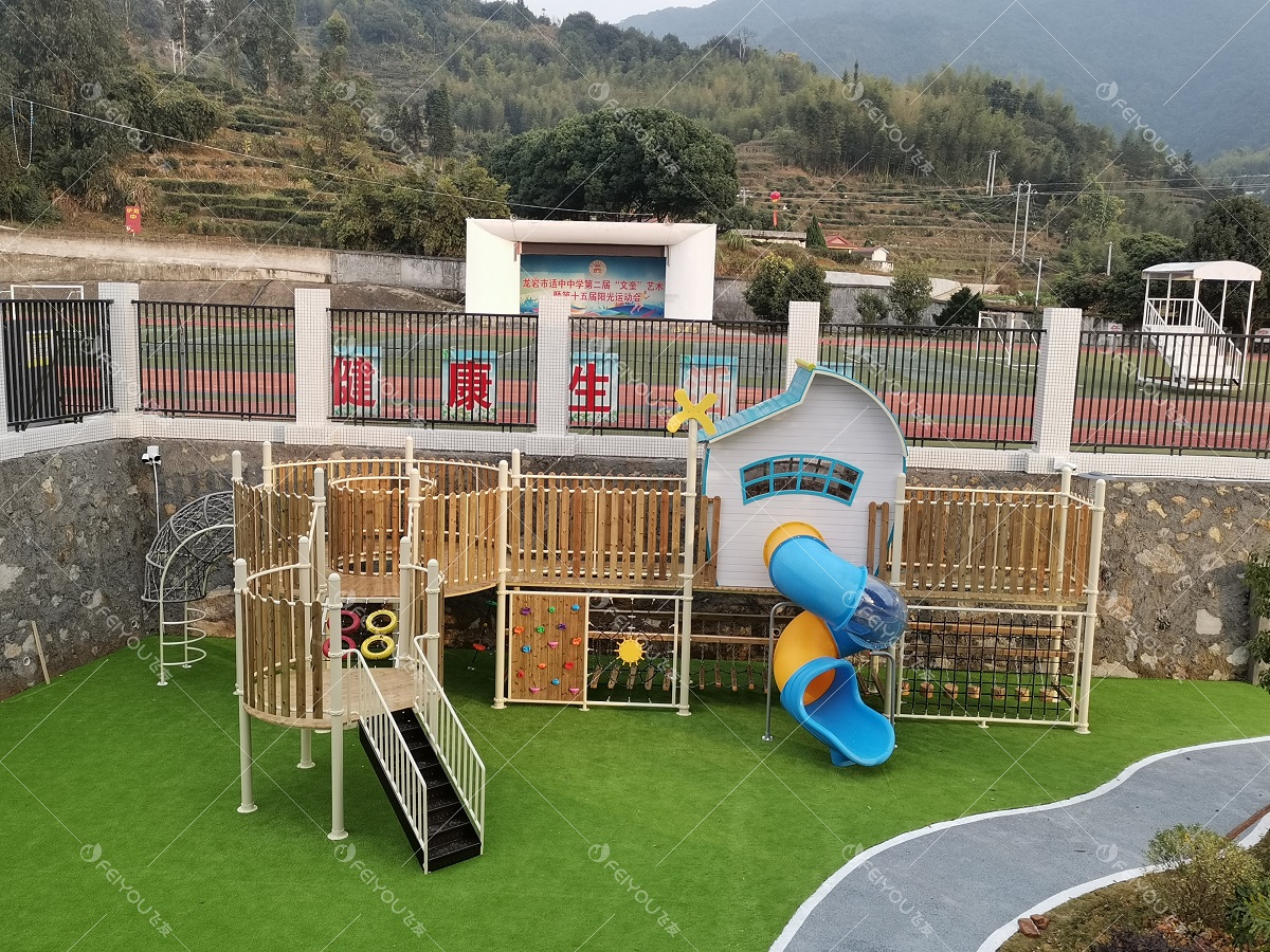 幼兒園選擇戶外滑梯時(shí)，應(yīng)滿足什么樣的條件？
