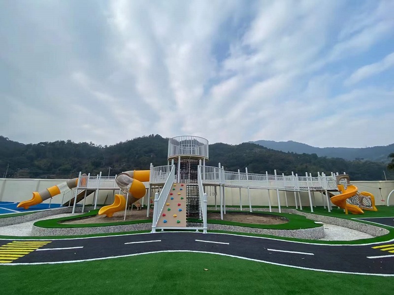 幼兒園里適合什么樣的大型組合滑梯？
